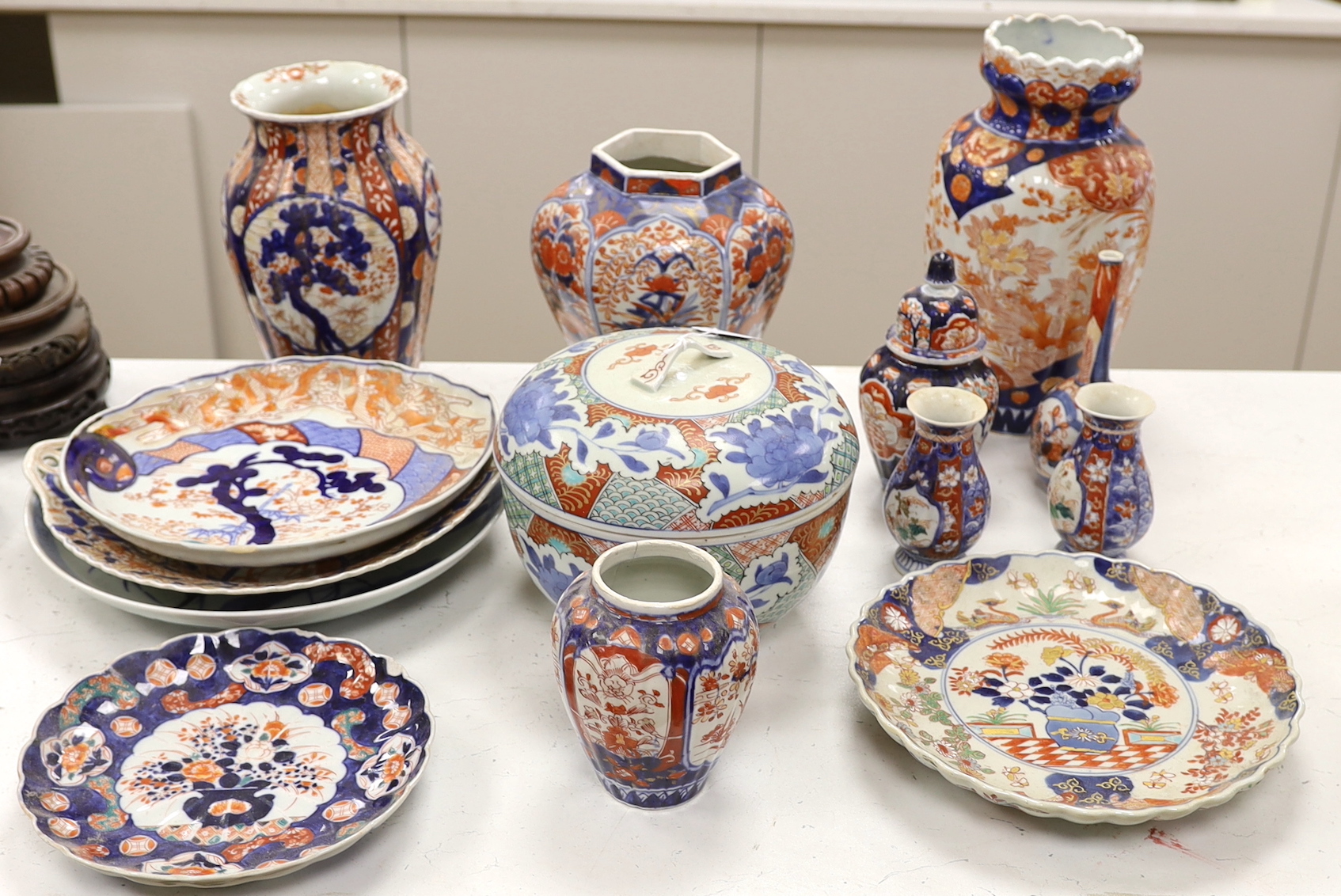 Assorted Japanese Imari vases, dishes etc, largest vase 31cm high